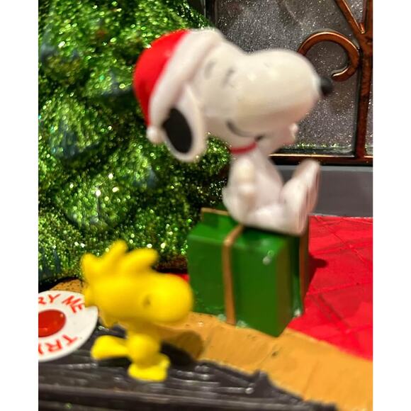 Peanuts Light Up Musical Table Piece - Fireside - Picture 5 of 6